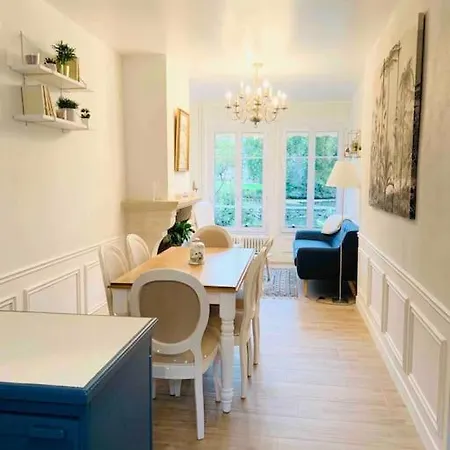 Maison De Charme Avec Vue Sur Chateau Nyaraló Pierrefonds